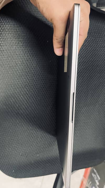 Macbook pro 2019 10/10 condition no open no repair 100% working