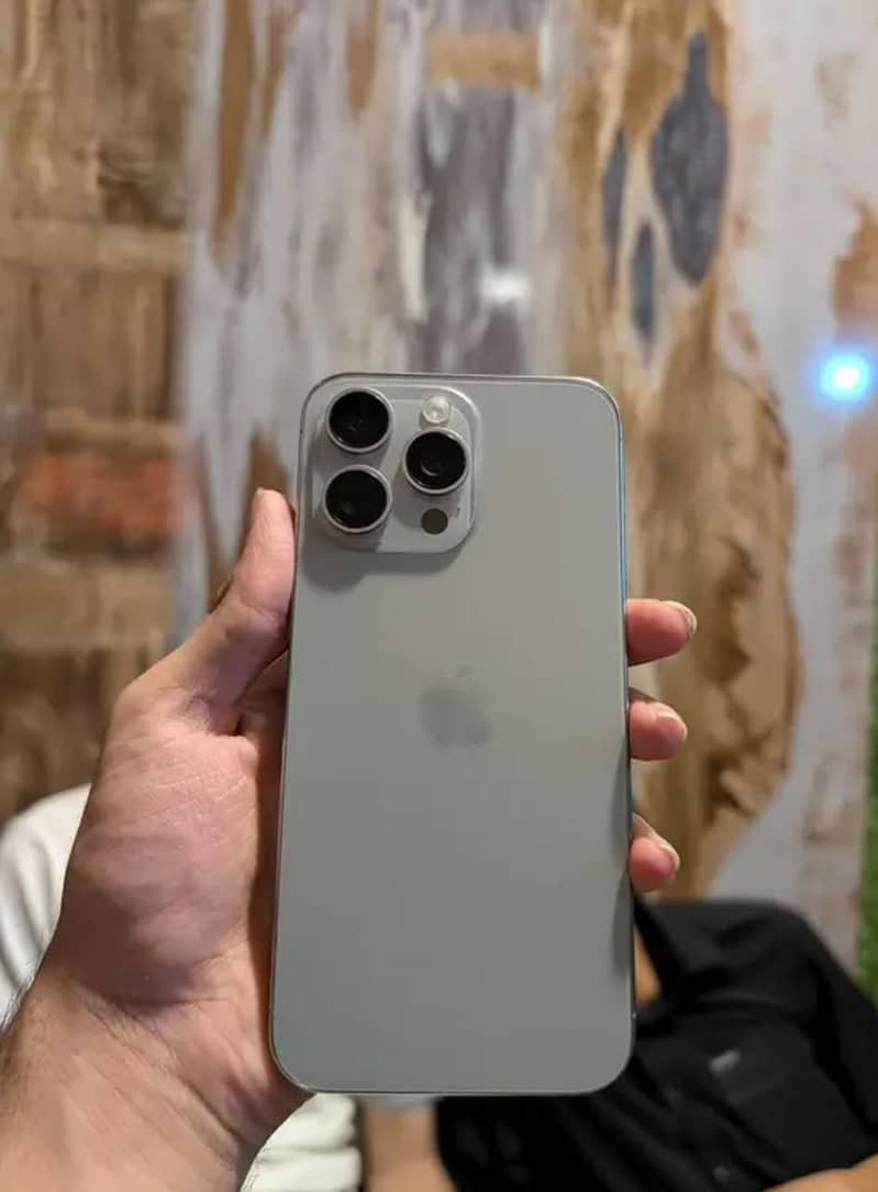 Apple iPhone 15 Pro Max 0