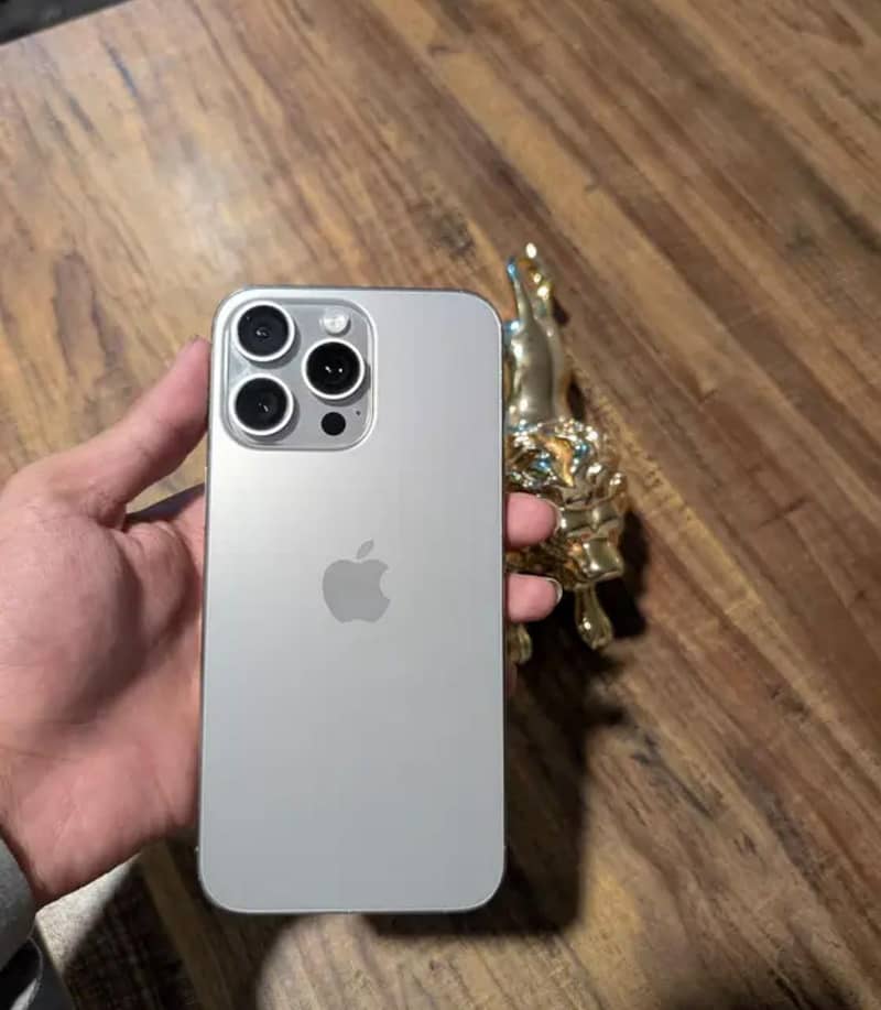 Apple iPhone 15 Pro Max 1