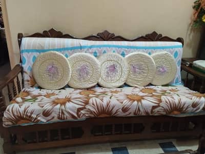 5 seater sofa set with ceter table and 2 site tables