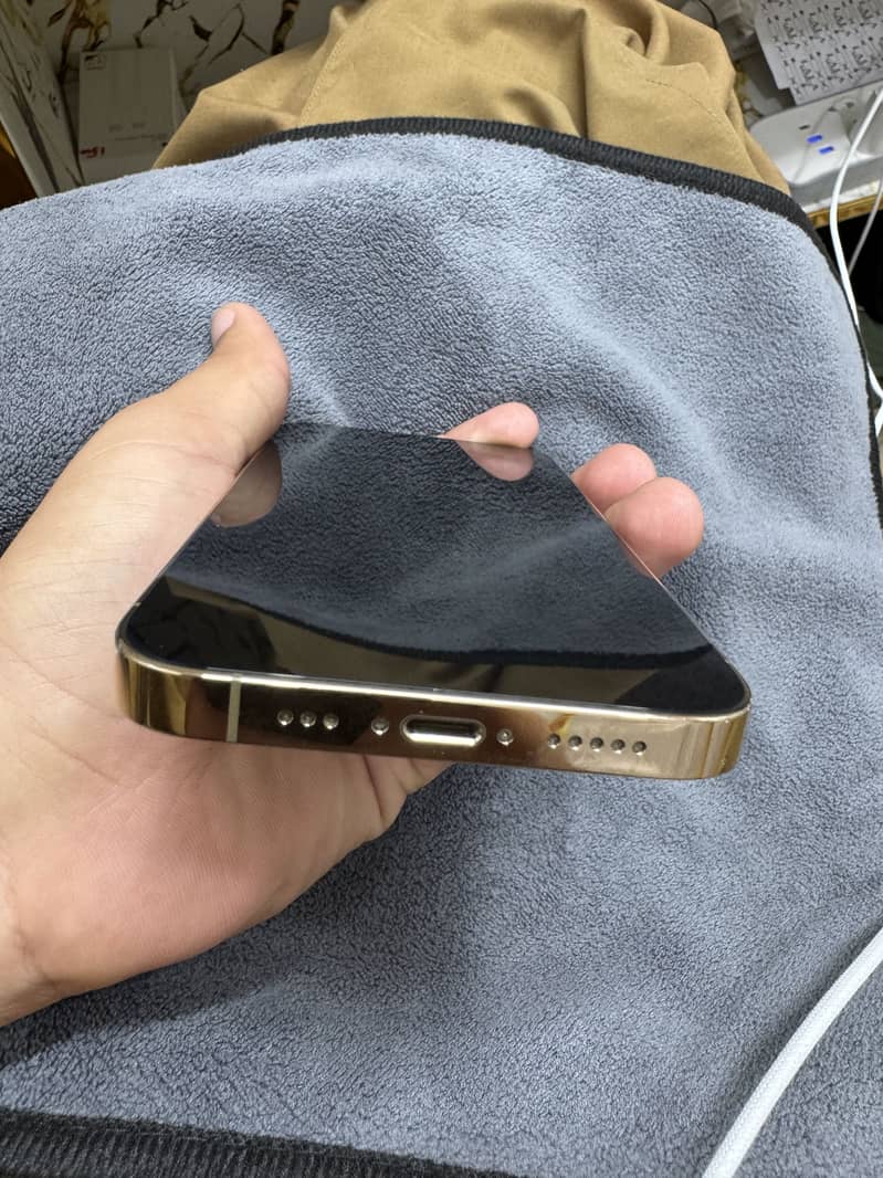 Apple iPhone 13 Pro 2