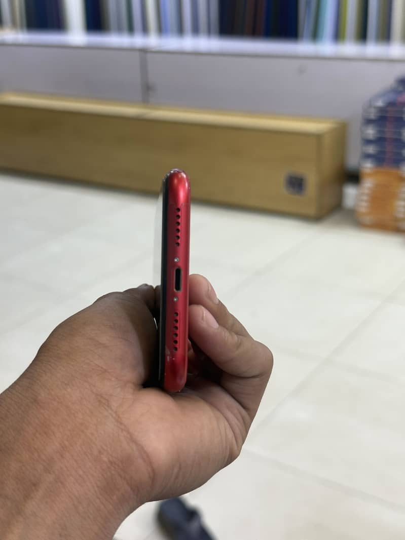 Apple iPhone 11 4