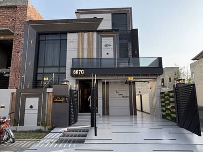 10 Marla Ultra Modren House For Sale