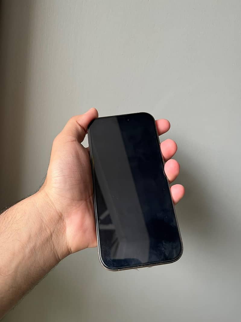 IPHONE 16 PRO 3