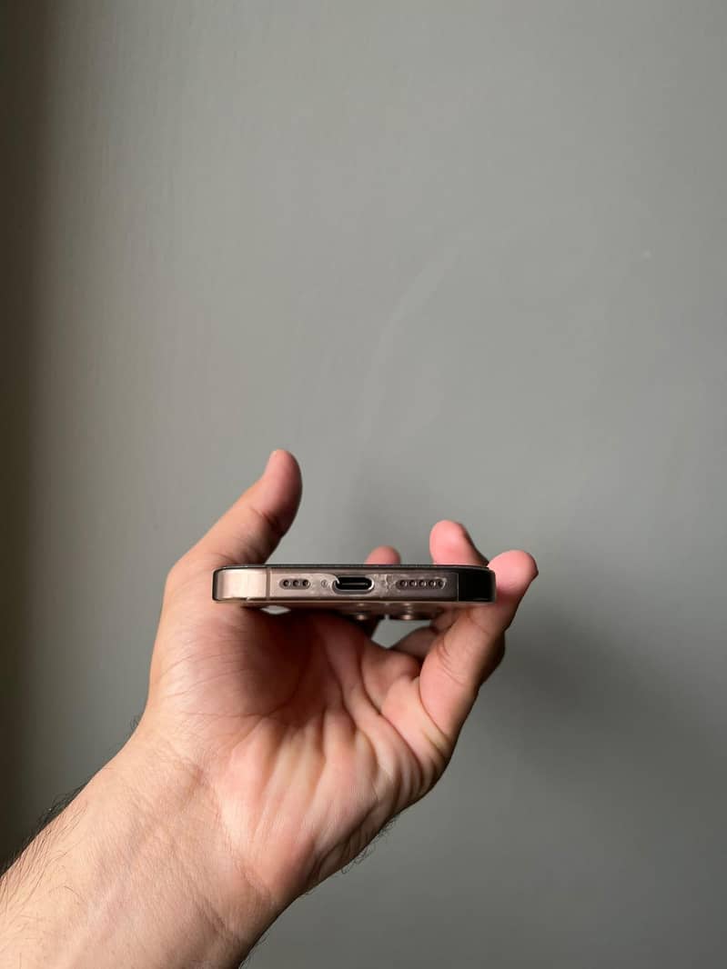 IPHONE 16 PRO 4