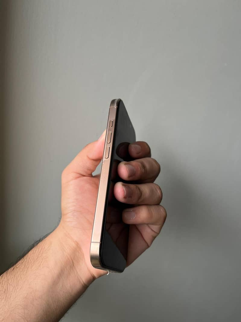 IPHONE 16 PRO 6