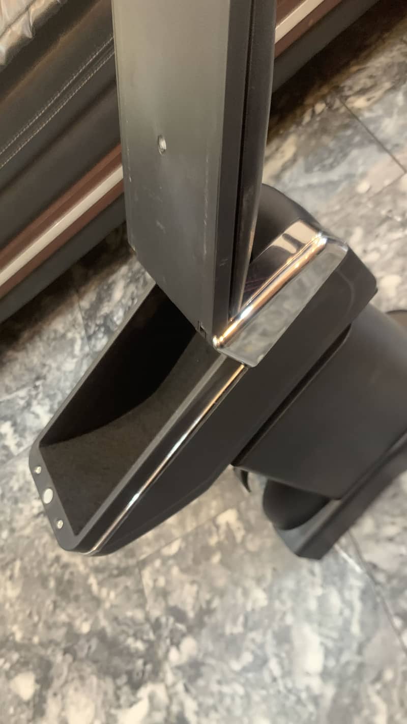 Alto armrest 1
