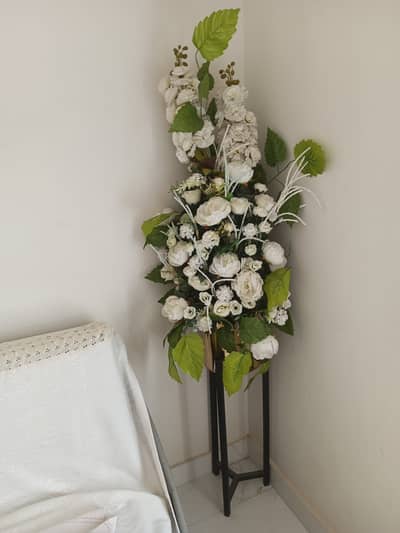 BEAUTIFUL ARTIFICAL FLOWERS AND FLOWER  DISPLAY STAND