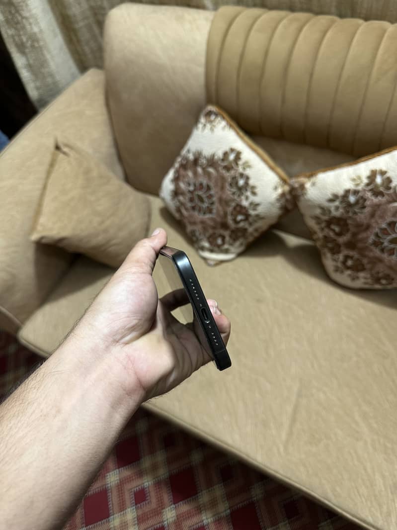 Apple iPhone 15 Pro Max 2