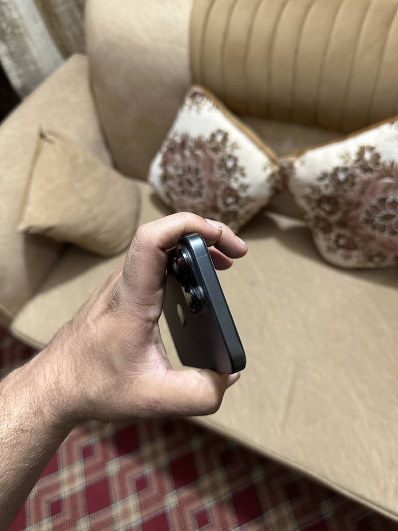 Apple iPhone 15 Pro Max 3