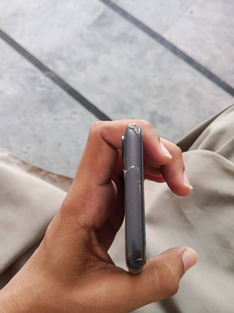 Apple iPhone 11 9