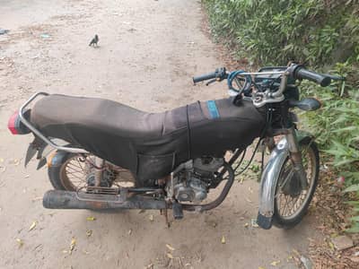 Honda 125, model 2016, registration 2017.