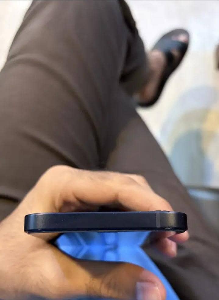 Apple iPhone 12 4