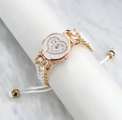 Heart shaped quartz watch for women’s chain strap