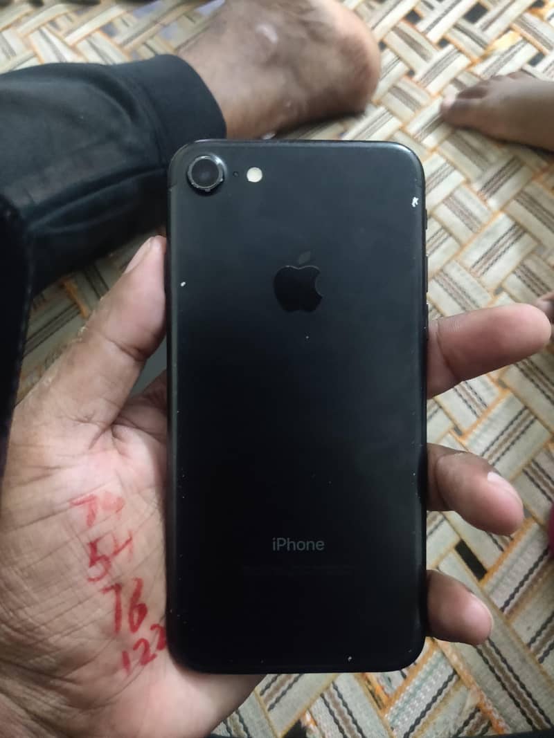 Apple iPhone 7 0