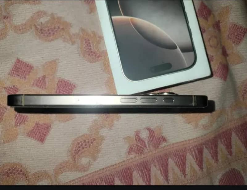 Apple iPhone 16 Pro 1