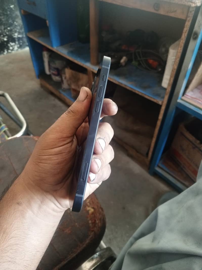 Apple iPhone 12 3