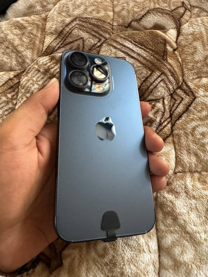 Apple iPhone 15 Pro 4