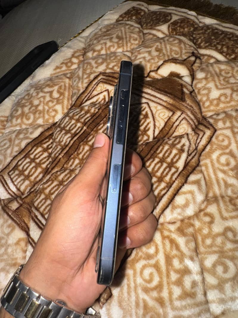 Apple iPhone 15 Pro 8