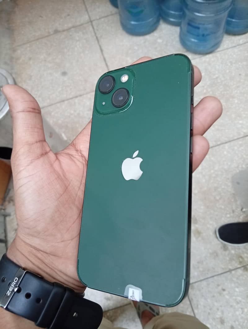 iPhone 13 4