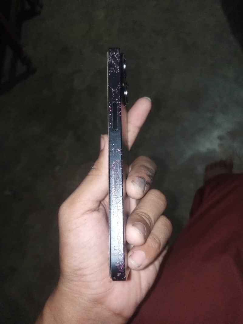Apple iPhone 14 4