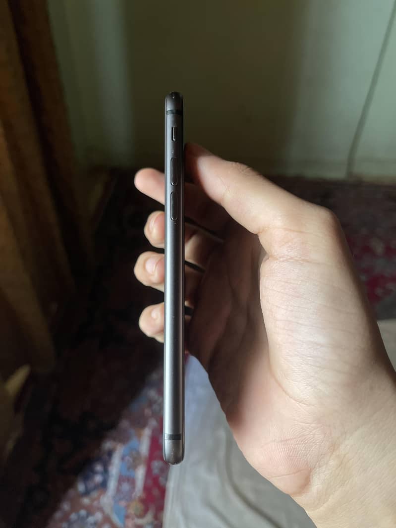 Apple iPhone 8 1