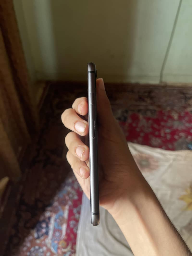 Apple iPhone 8 3