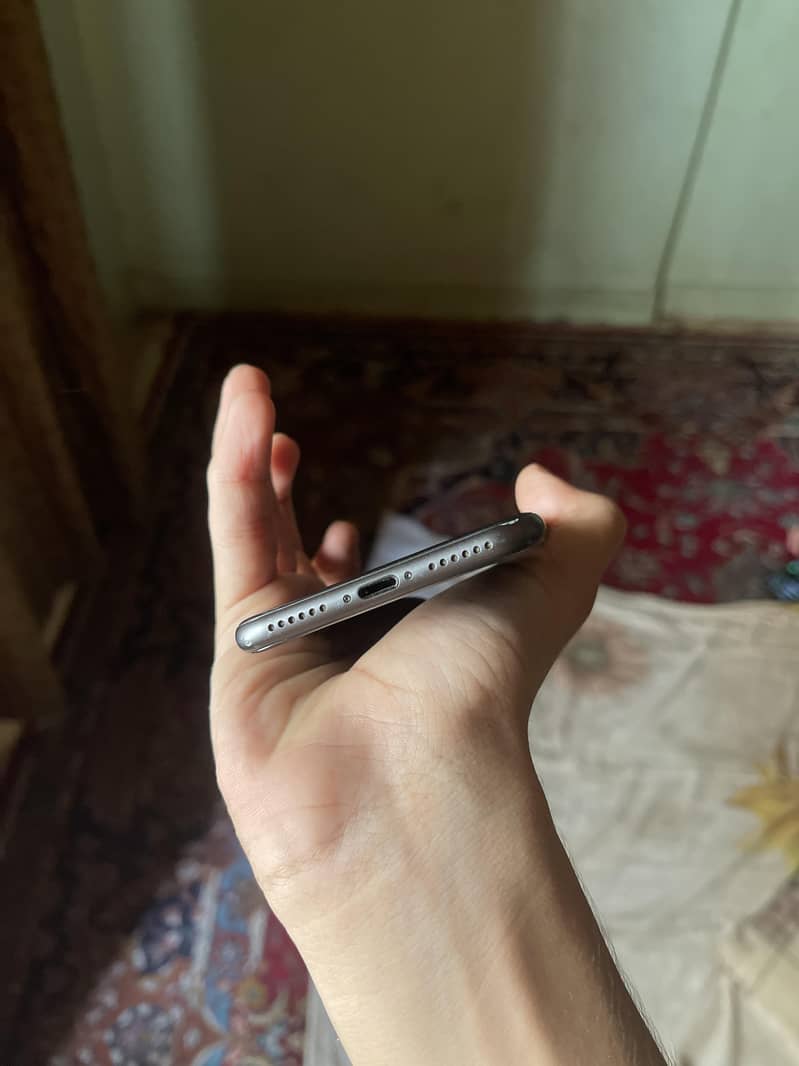 Apple iPhone 8 4