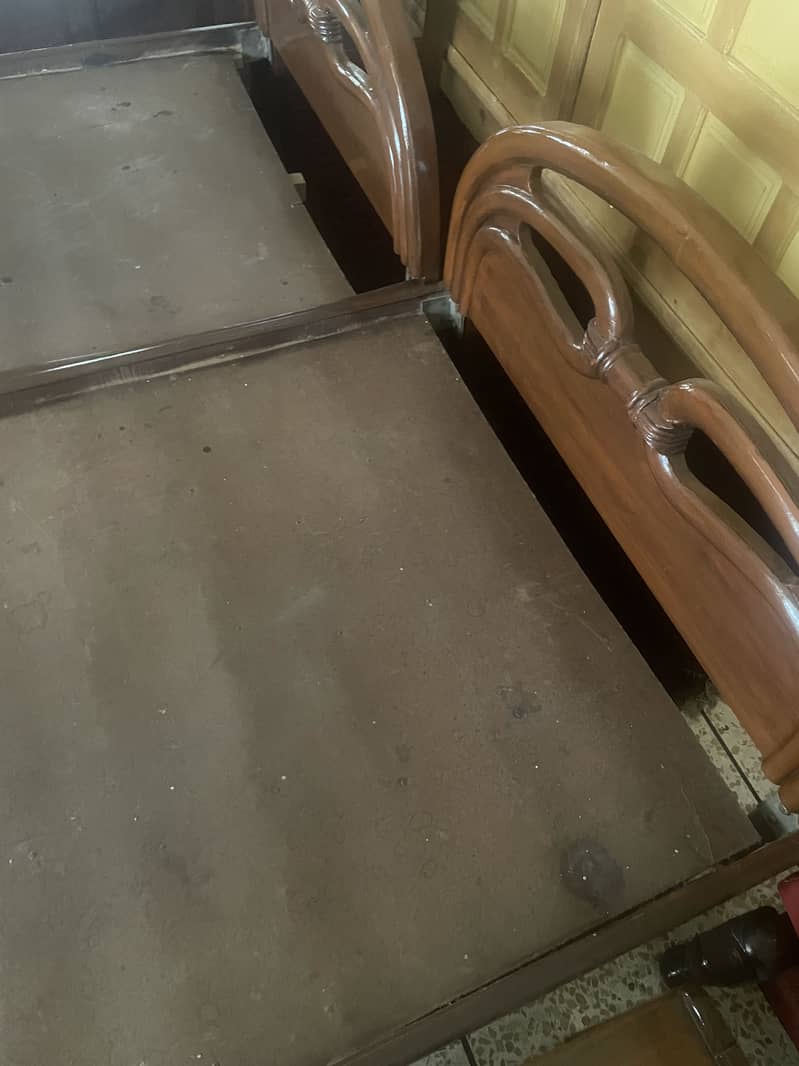 2 SINGLE BEDS 1