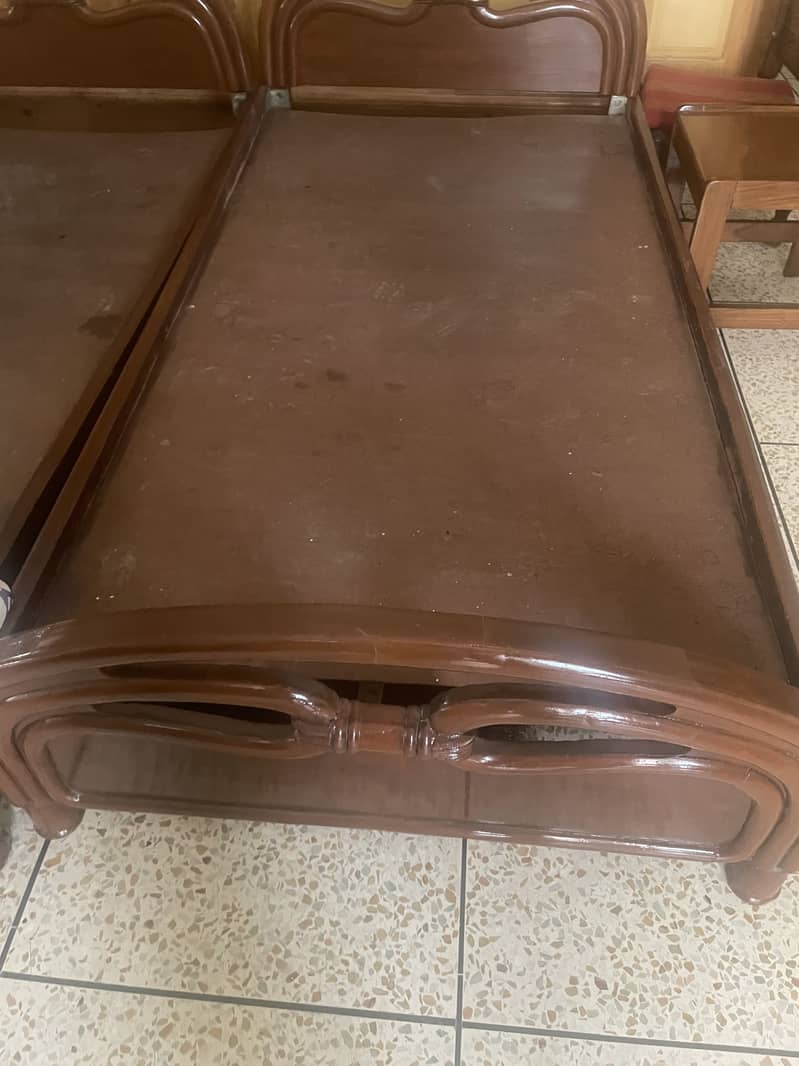 2 SINGLE BEDS 2