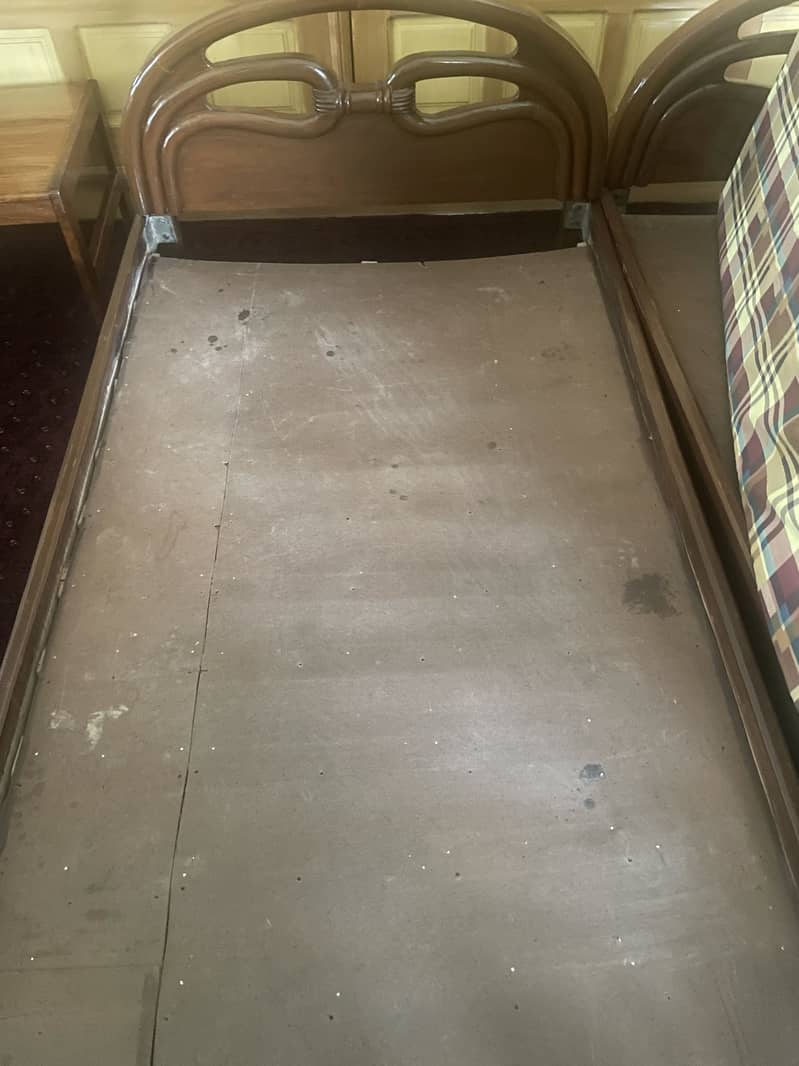 2 SINGLE BEDS 3