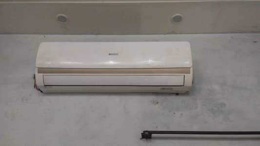 1.5 Ton running Ac