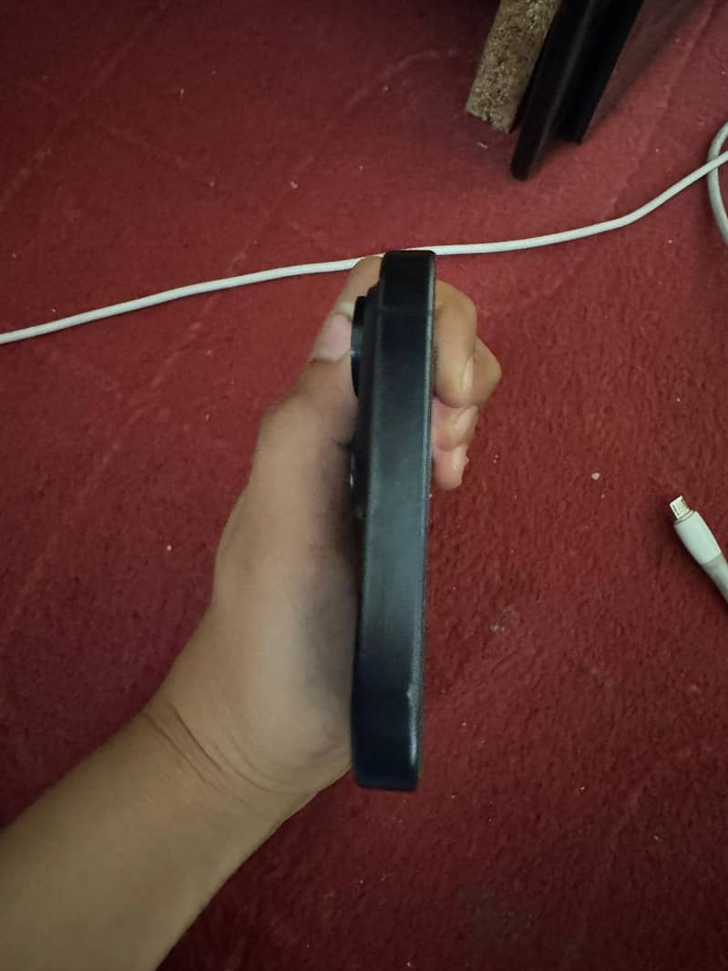 Apple iPhone 15 Pro Max 2