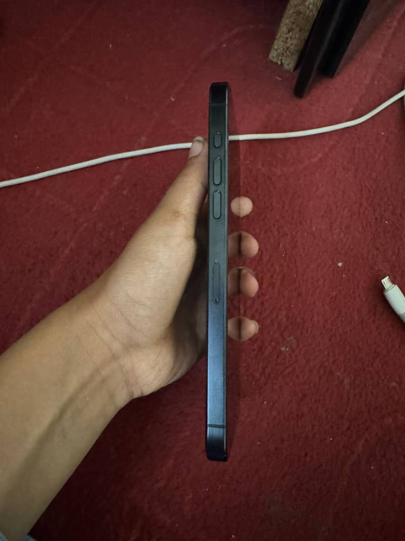 Apple iPhone 15 Pro Max 4