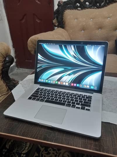 MacBook pro 2015 i7 16gb | 512gb | 15 inch 2gb graphics card
