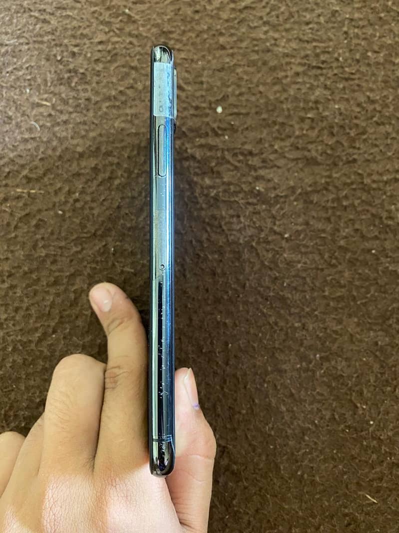Apple iPhone X 4