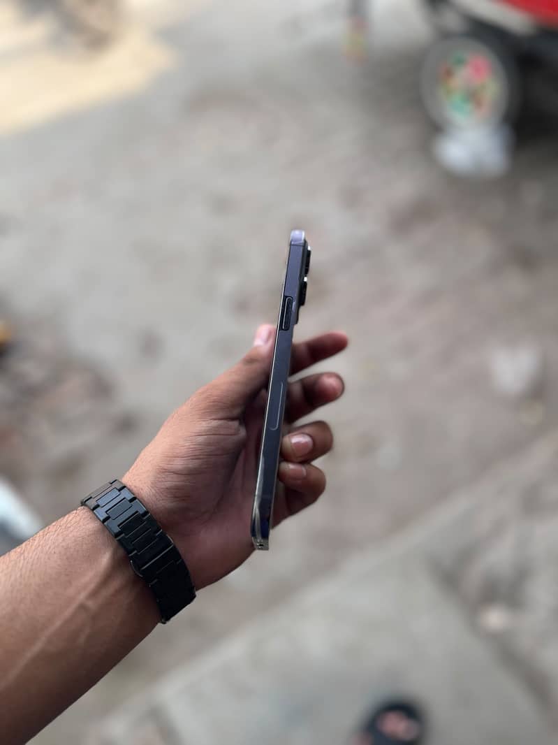 Apple iPhone 14 Pro Max 9