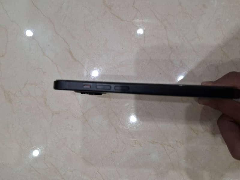 Apple iPhone 15 4