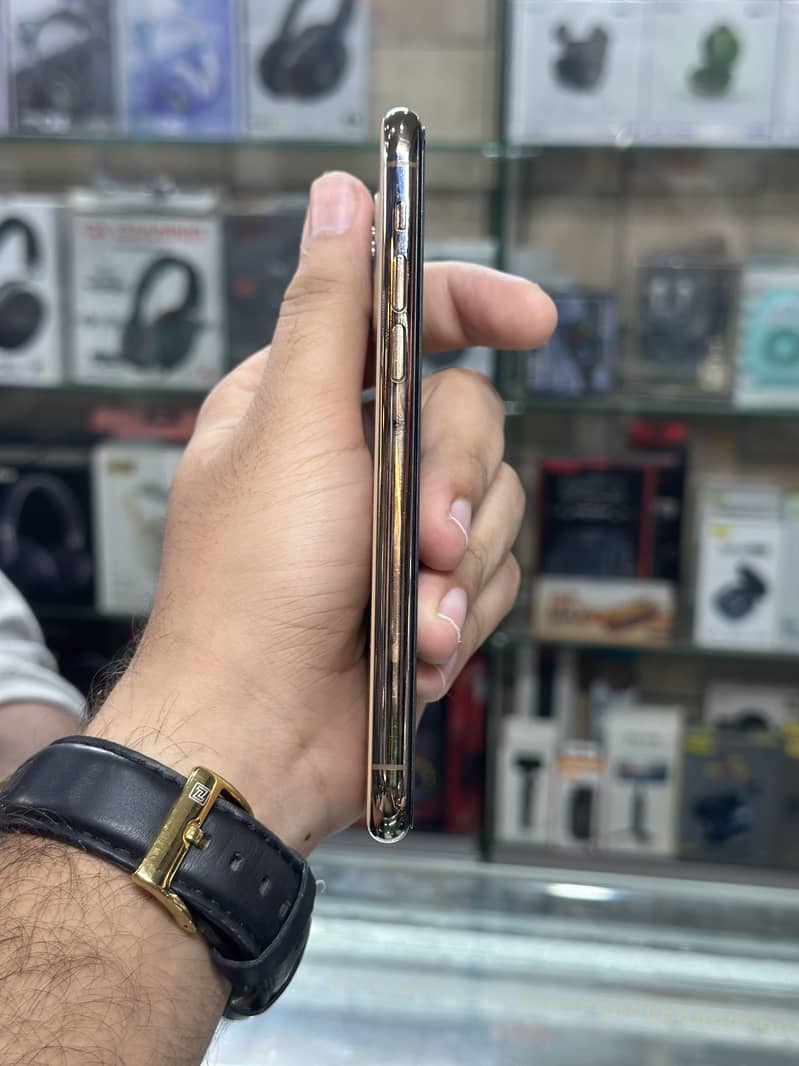 Apple iPhone 11 Pro 1