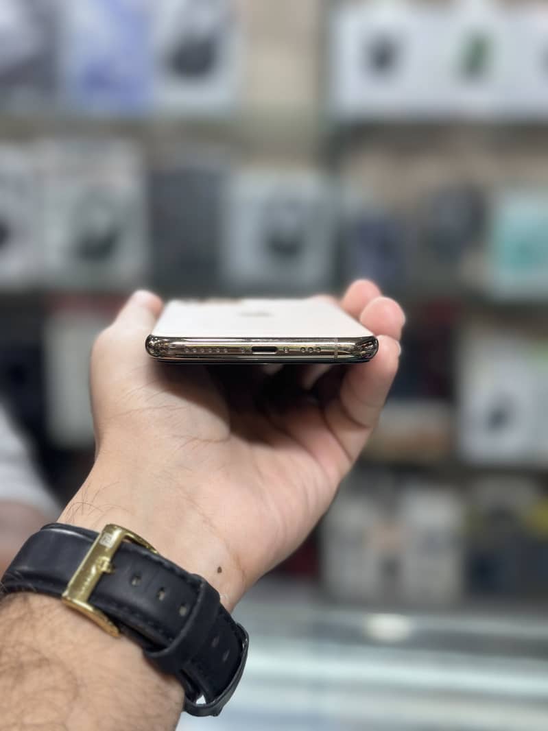 Apple iPhone 11 Pro 2