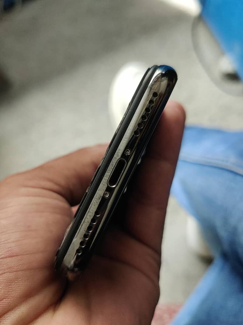 Apple iPhone X 4