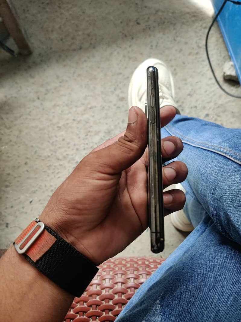 Apple iPhone X 5
