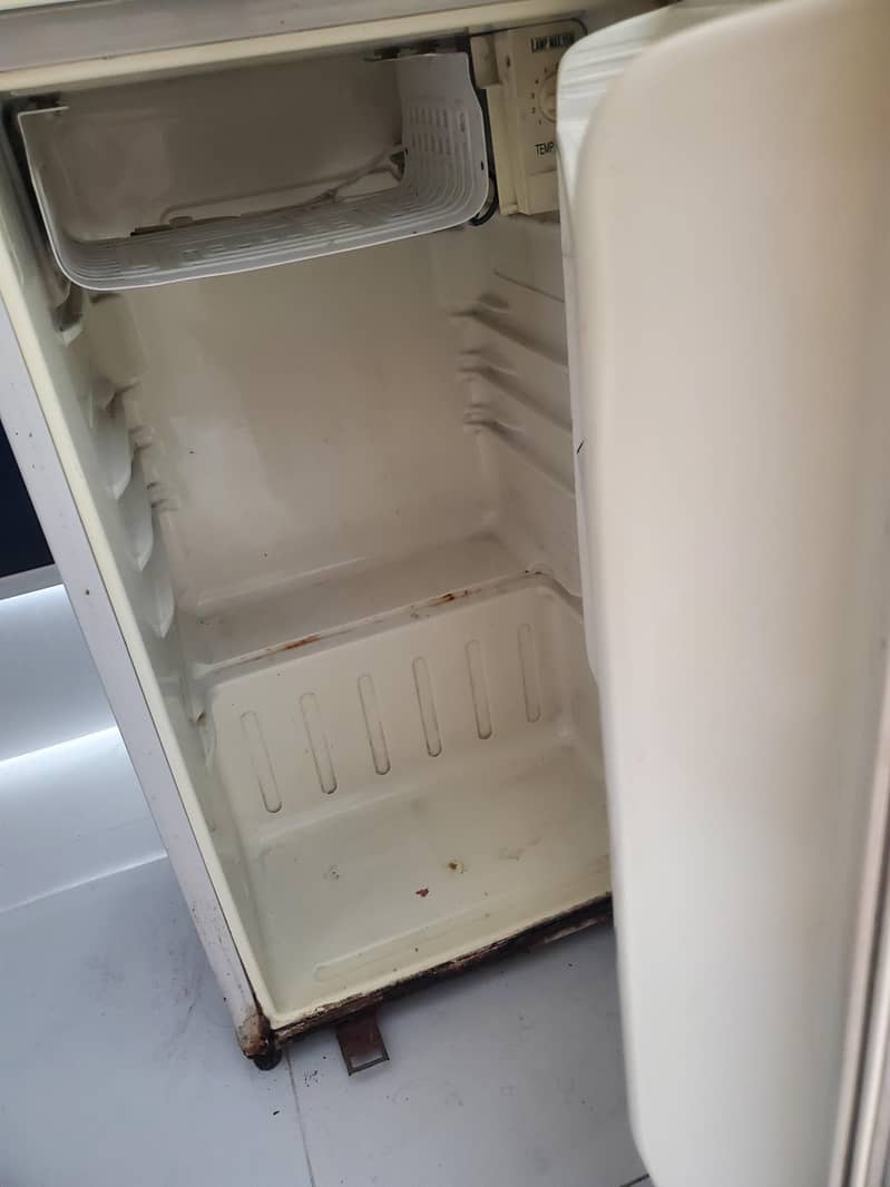 Small fridge 1