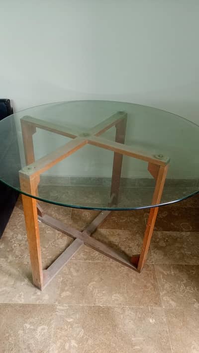 Round dinning table without chair