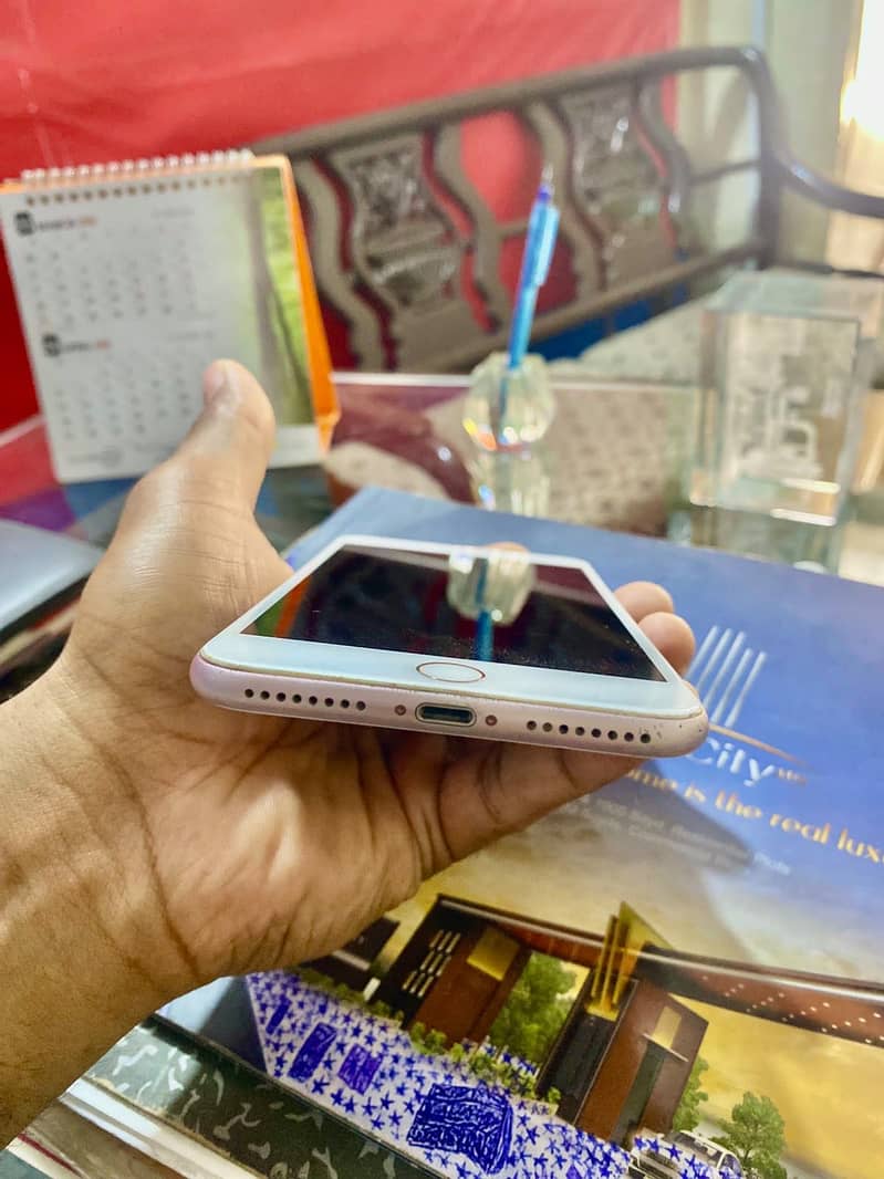 Apple iPhone 7 Plus 4