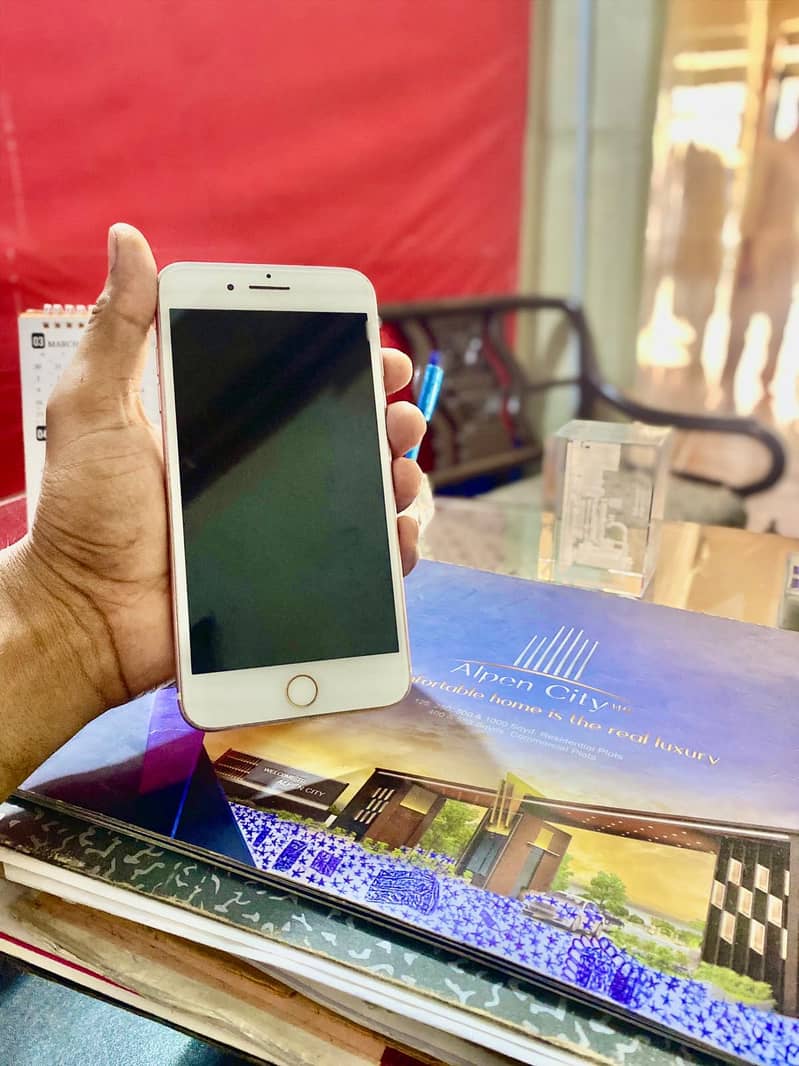Apple iPhone 7 Plus 5