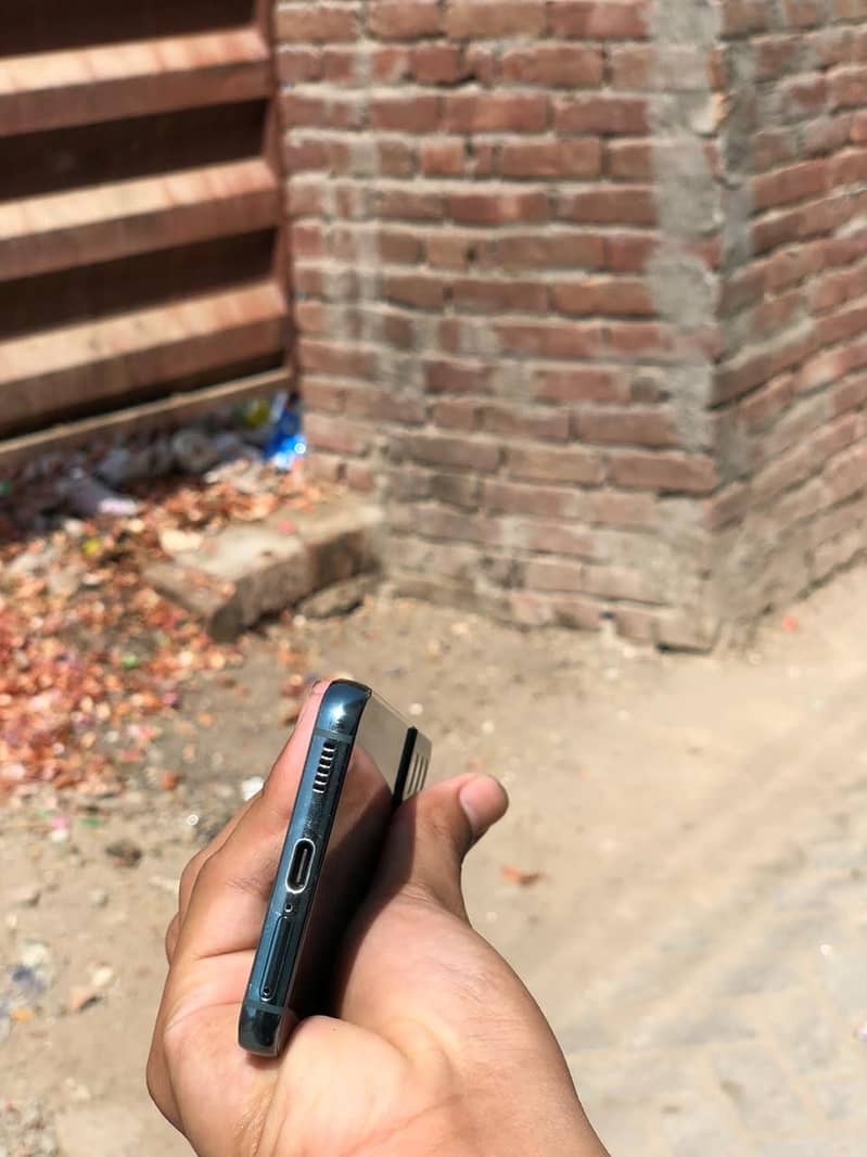 Samsung Mobile S22 2