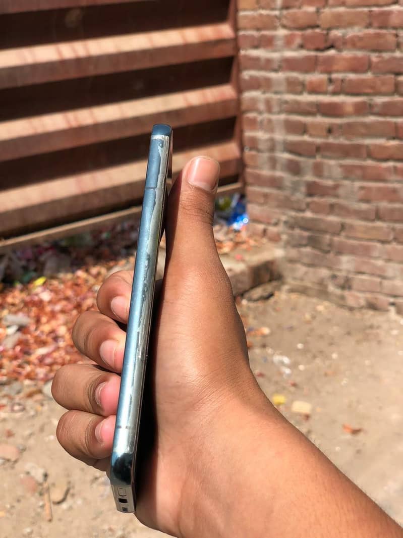 Samsung Mobile S22 4
