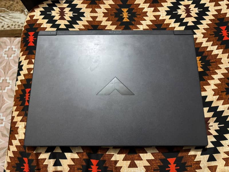 HP VICTUS 4