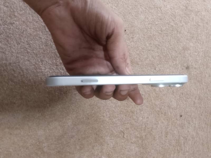 Apple iPhone 11 4